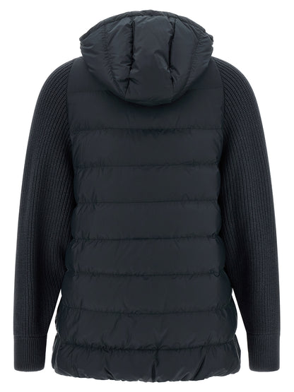 This Hooded Puffer Jacket by Brunello Cucinelli for women in virgin cashmere wool & leather blue exhibits a edgy silhouette, meticulously detailed with functional hooded & insulated and a edgy hooded high-neck neckline for a edgy finish.
