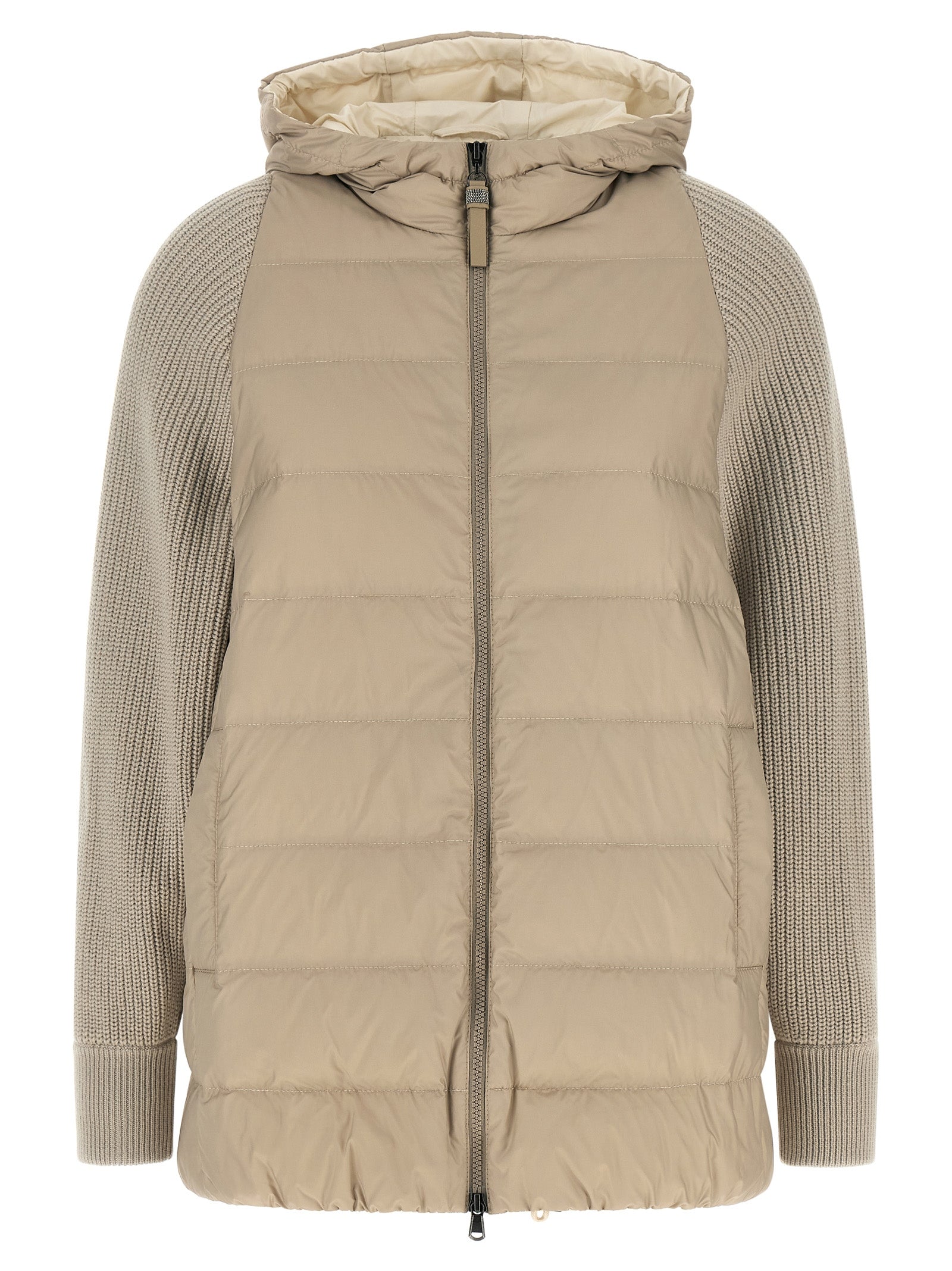 This Hooded Puffer Jacket by Brunello Cucinelli for women in virgin cashmere wool & leather beige exhibits a edgy silhouette, meticulously detailed with functional pockets, hooded & insulated and a edgy hooded high-neck neckline for a edgy finish.