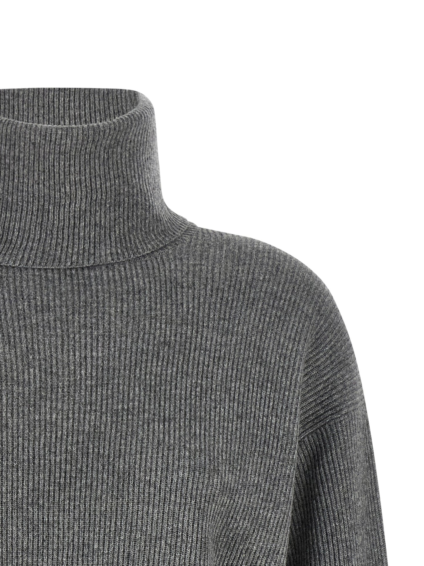 Cardigan by Brunello Cucinelli for women in silk cashmere virgin wool gray & signature showcases a luxurious silhouette, meticulously detailed with a sophisticated wrap neckline and for a refined finish.
