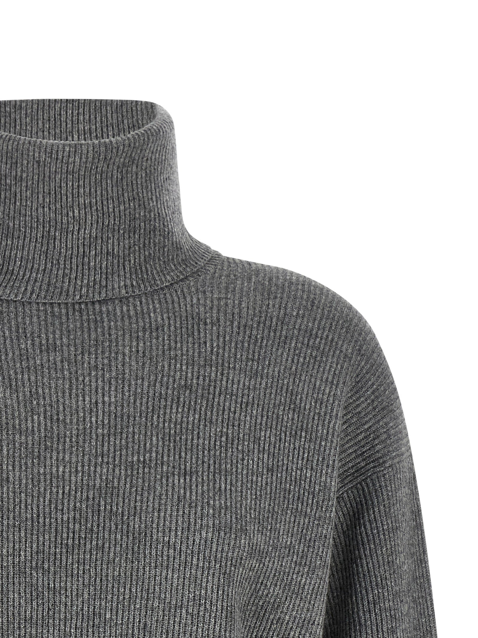 Cardigan by Brunello Cucinelli for women in silk cashmere virgin wool gray & signature showcases a luxurious silhouette, meticulously detailed with a sophisticated wrap neckline and for a refined finish.