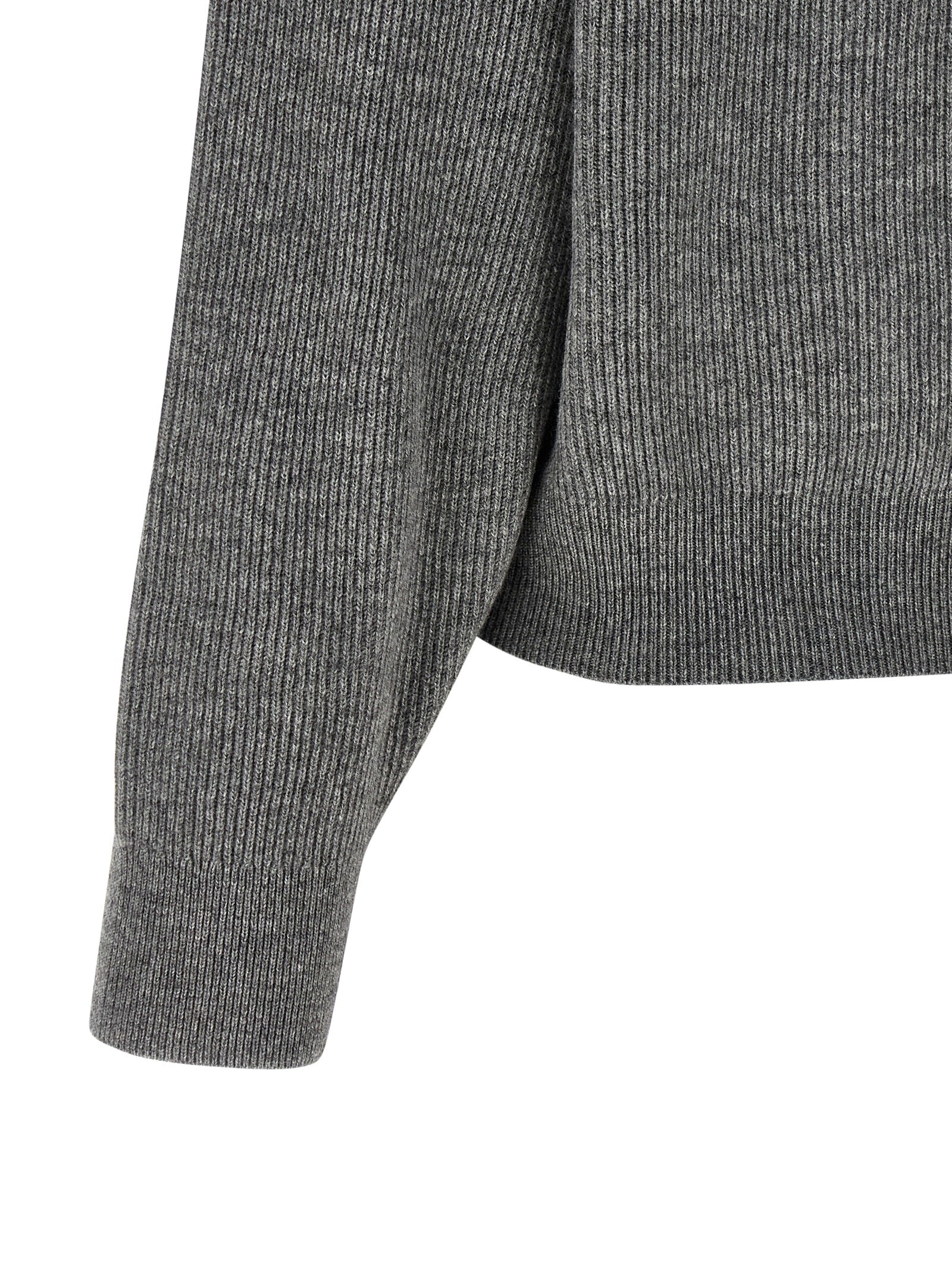 Cardigan by Brunello Cucinelli for women in silk cashmere virgin wool gray & signature features an crisp silhouette, showcasing a sophisticated and detail for a truly crisp finish.