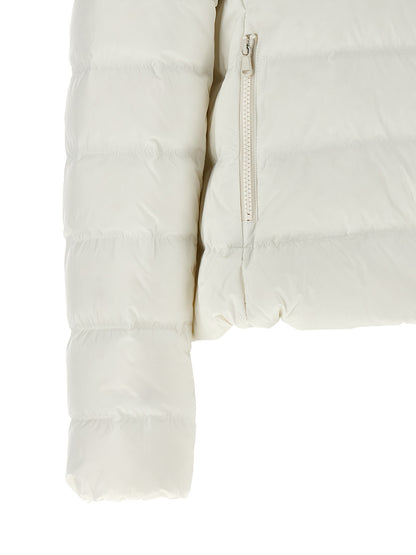 Puffer Jacket by Brunello Cucinelli for women in polyester white presents a effortlessly chic silhouette, showcasing a sophisticated and premium pockets & insulated for a truly effortlessly chic finish.