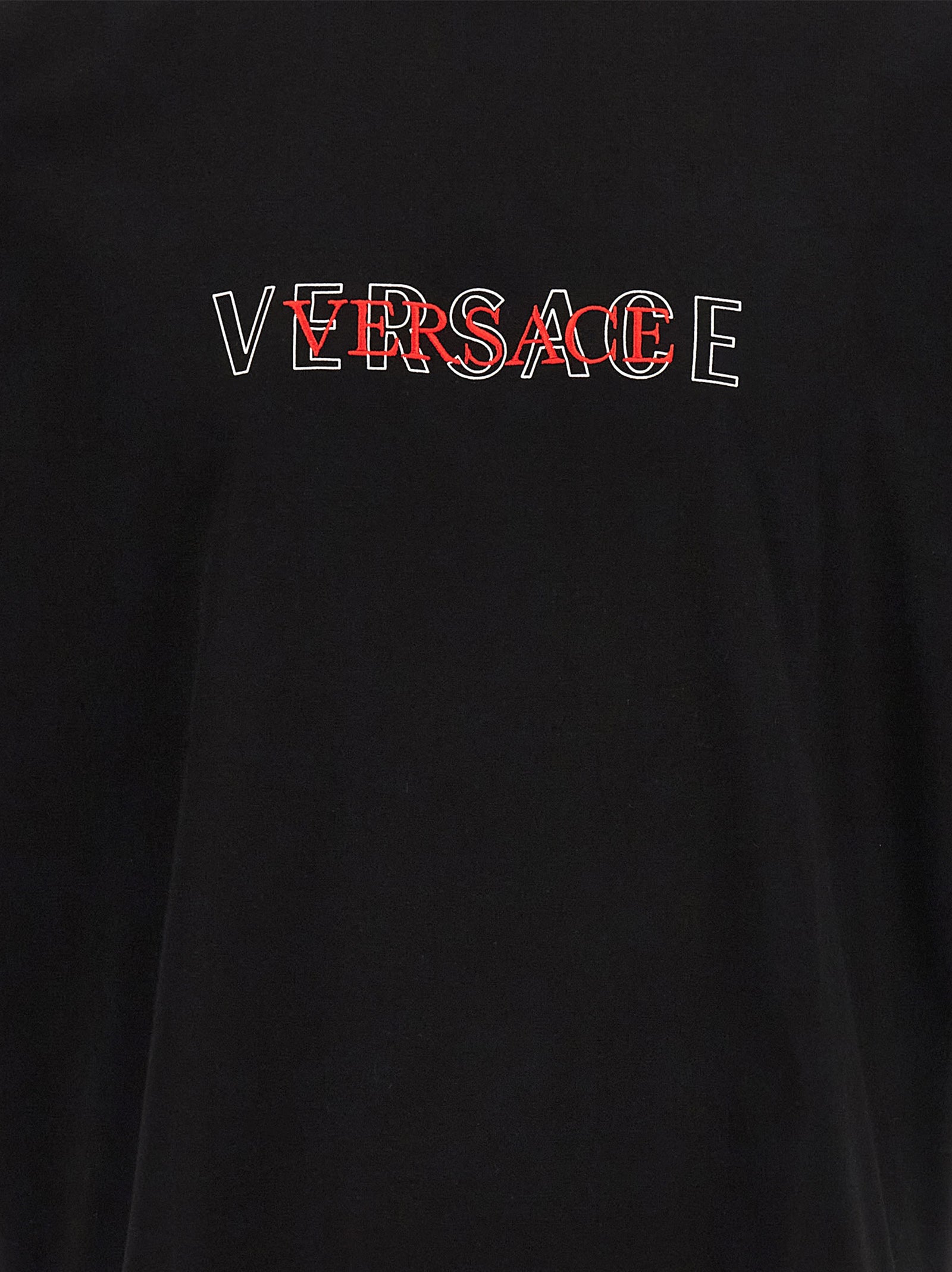 T-Shirt by Versace for men in cotton black features a plush silhouette, showcasing a sophisticated and for a truly plush finish.