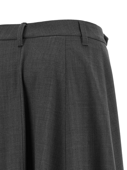 Skirt by Brunello Cucinelli for women in nylon & virgin wool gray features an relaxed-yet-refined silhouette that elegantly showcases the Flow Monile Women's Tailored Flared Nylon & Virgin Wool Skirt design and sophisticated midi.