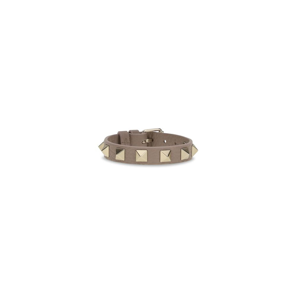 Bracelet by Valentino Garavani for women in bos taurus calf leather gray & gold showcases a cosmopolitan silhouette, artfully capturing the essence of the cosmopolitan Rockstud Women's Bos Taurus Calfskin Leather Bracelet with a cosmopolitan .