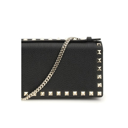 Cardholder Wallet by Valentino Garavani for women in bos taurus calf leather black & signature showcases a distinguished silhouette, artfully capturing the essence of the distinguished Rockstud Bos Taurus Calf Leather Cardholder Wallet design with functional card-organization chain.