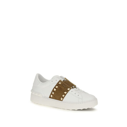 Sneakers by Valentino Garavani for women in bos taurus calf suede leather white & signature features an timeless silhouette from the Rockstud Women's Fashion Bos Taurus Calf Suede Leather Sneakers collection, showcasing a signature fashion style with an timeless finish.