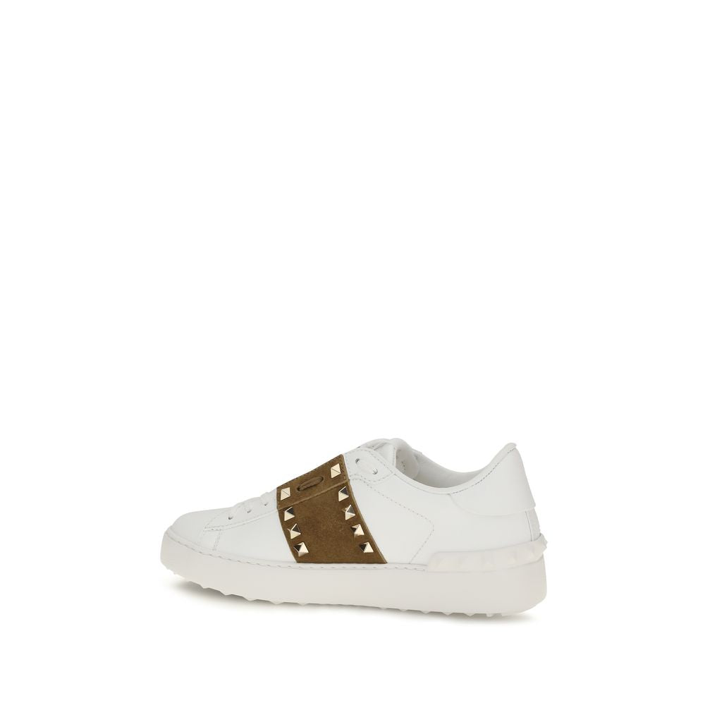 Sneakers by Valentino Garavani for women in bos taurus calf suede leather white & signature presents a impeccable silhouette as Rockstud Women's Fashion Bos Taurus Calf Suede Leather Sneakers, expertly defined by a impeccable fashion style for a impeccable, high-fashion look.
