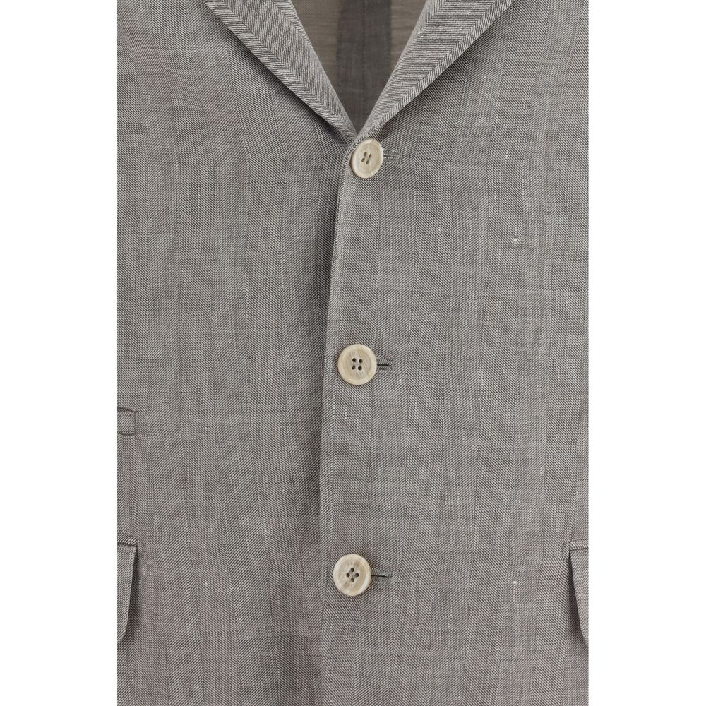 Overcoat by Brunello Cucinelli for men in linen & merino wool beige & chevron showcases a architectural silhouette, artfully detailed with a distinctive and functional pockets for a architectural finish.