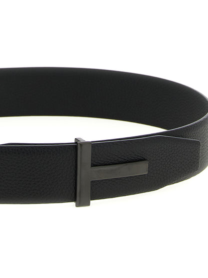 Belt by Tom Ford for men in palladium brass & calf leather black & palladium features a versatile silhouette, artfully showcasing the versatile design of the Icon Palladium Brass & Calf Leather Belt for a sophisticated, premium finish.
