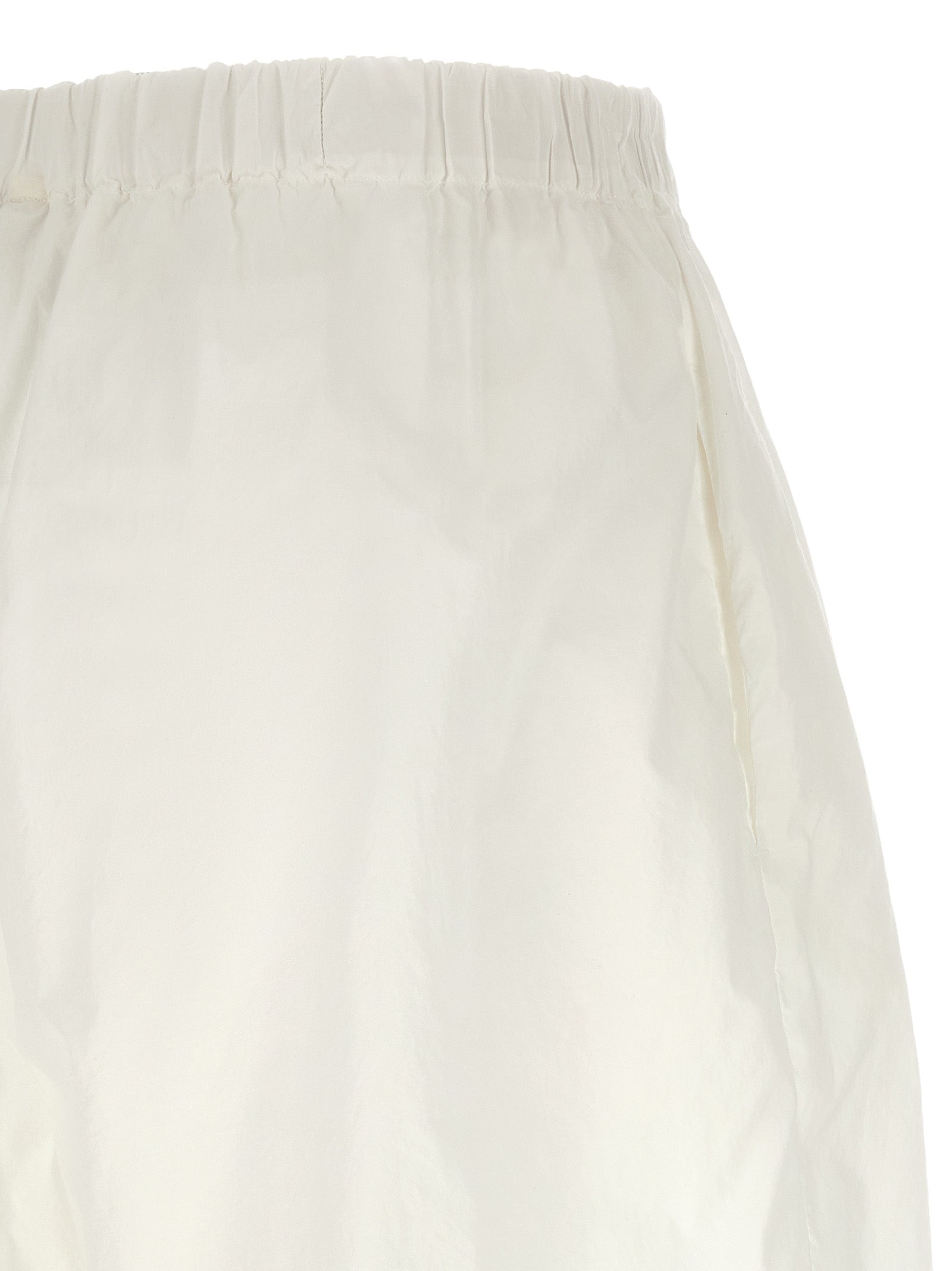 Bermuda Shorts by XACUS for women in cotton white features an nuanced silhouette, showcasing a nuanced relaxed-fit with a short cut and for a sophisticated, premium finish.