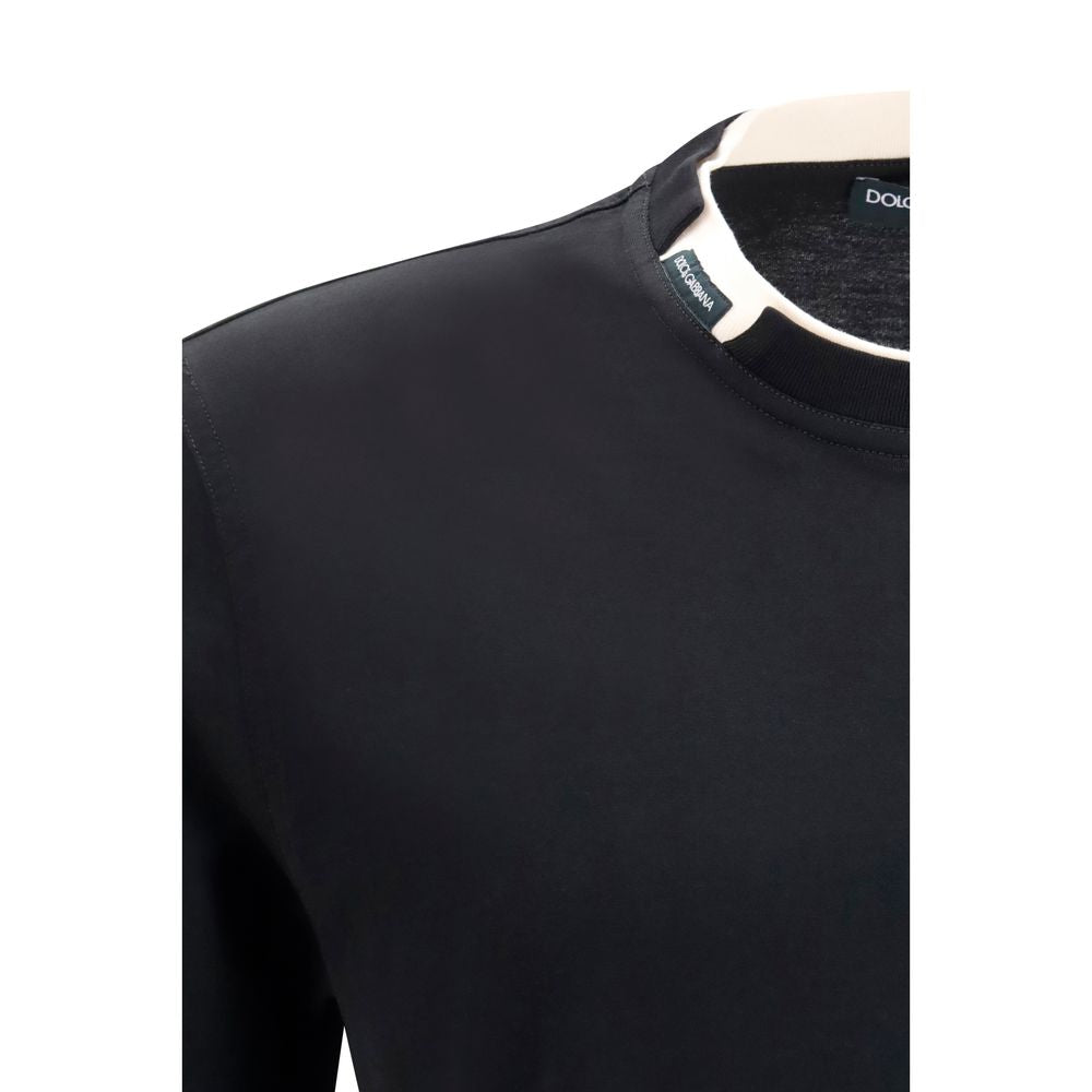 T-Shirt by Dolce & Gabbana for men in cotton black showcases a fashionable silhouette, elegantly detailed with a fashionable and crew neckline for a sophisticated, high-fashion look.