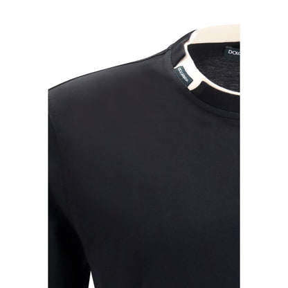 T-Shirt by Dolce & Gabbana for men in cotton black showcases a fashionable silhouette, elegantly detailed with a fashionable and crew neckline for a sophisticated, high-fashion look.