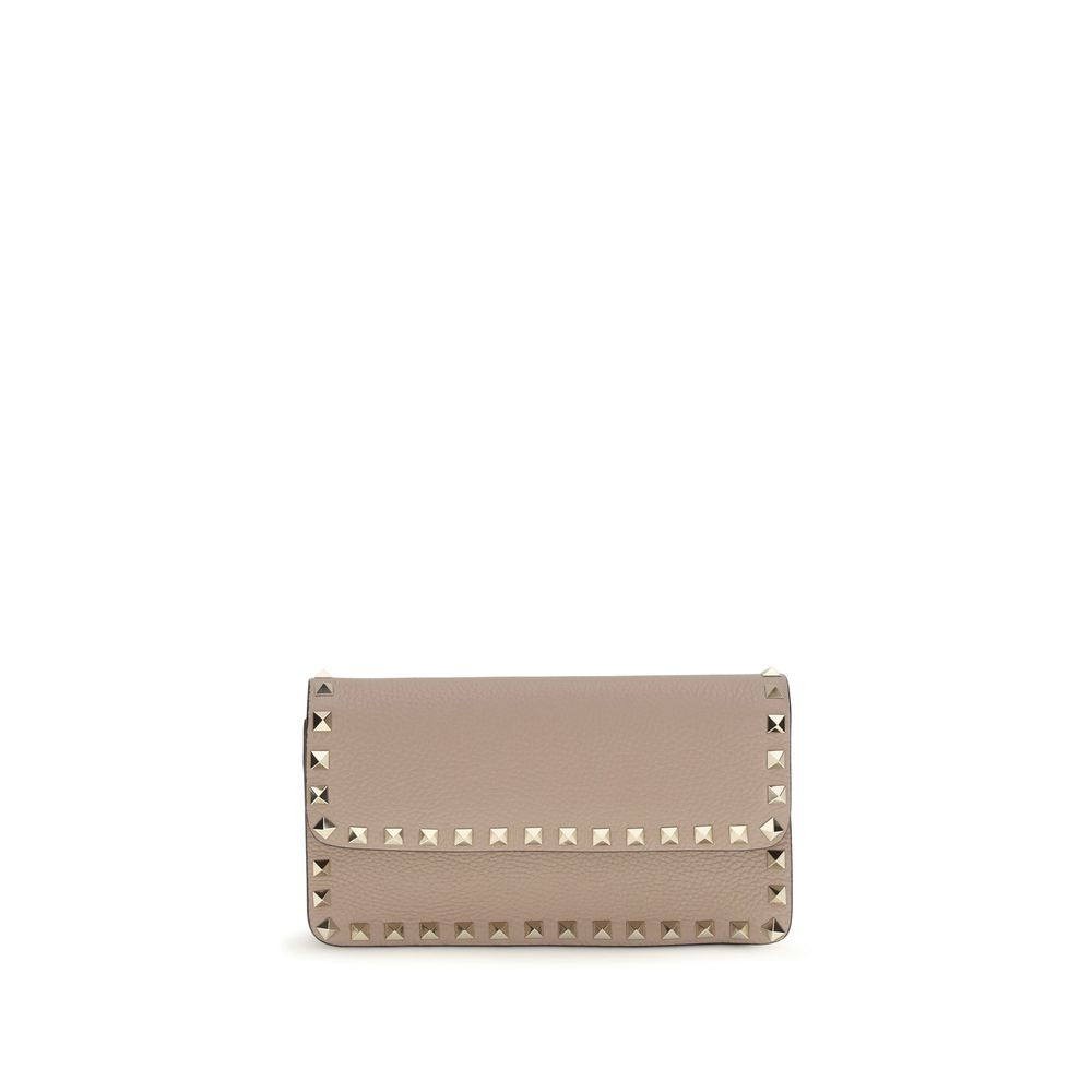 Cardholder Wallet by Valentino Garavani for women in bos taurus calf leather multicolor & signature showcases a enchanting silhouette, artfully detailed with the signature style of the Rockstud Bos Taurus Calf Leather Cardholder Wallet and functional card-organization chain.