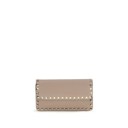 Cardholder Wallet by Valentino Garavani for women in bos taurus calf leather multicolor & signature showcases a enchanting silhouette, artfully detailed with the signature style of the Rockstud Bos Taurus Calf Leather Cardholder Wallet and functional card-organization chain.