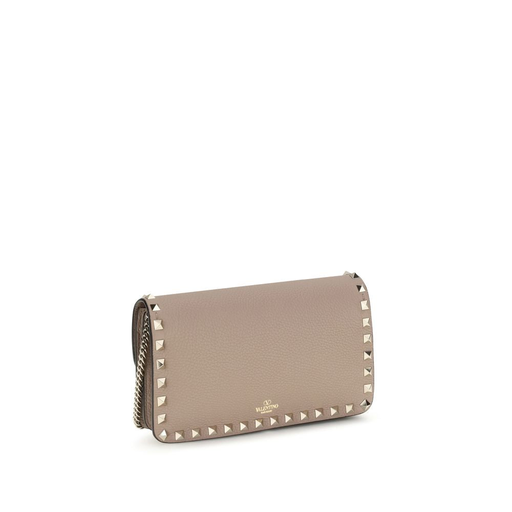 Cardholder Wallet by Valentino Garavani for women in bos taurus calf leather multicolor & signature showcases a distinguished silhouette, artfully capturing the essence of the distinguished Rockstud Bos Taurus Calf Leather Cardholder Wallet design with functional card-organization chain.