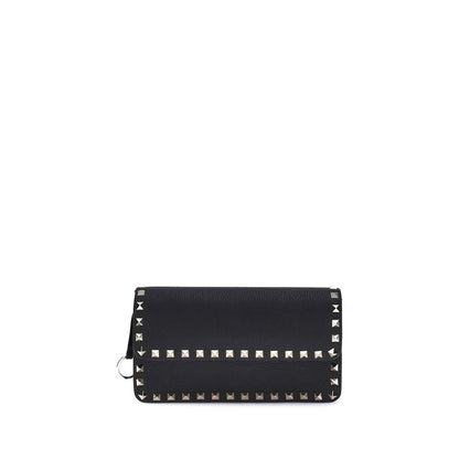Cardholder Wallet by Valentino Garavani for women in bos taurus calf leather black & signature showcases a discerning silhouette, artfully capturing the essence of Rockstud Bos Taurus Calf Leather Cardholder Wallet with its functional card-organization chain.