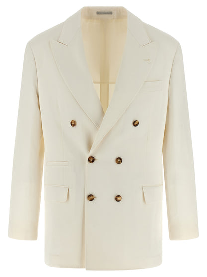 This Blazer by Brunello Cucinelli for men in linen silk & cupro white & signature presents a tailored silhouette, meticulously tailored with a tailored and distinctive for a tailored finish.