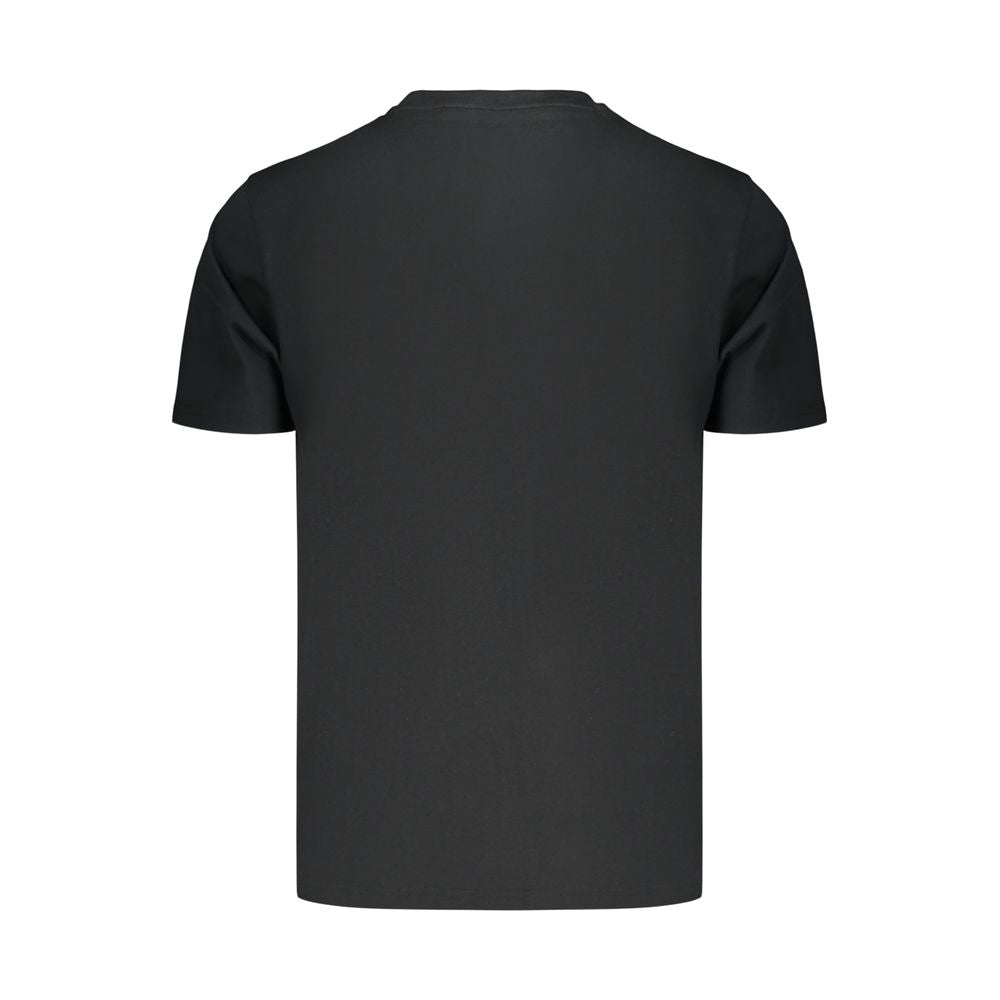 T-Shirt by Converse for men in cotton black & print showcases a unassuming silhouette, artfully detailed with a refined and unassuming for a sophisticated, contemporary look.