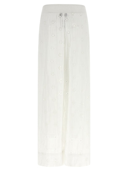 Trousers by Polo Ralph Lauren for women in cotton white presents a perennial silhouette, meticulously tailored with a wide cut, long finish, and an elegant .