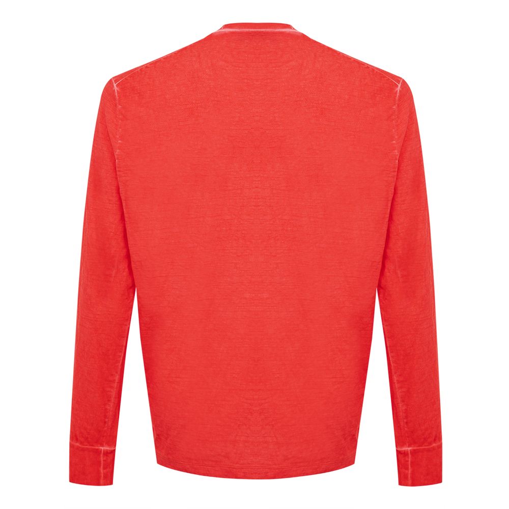 T-Shirt by Dsquared² for men in cotton red & print features an edgy silhouette, meticulously detailed with a sophisticated and crew neckline for a truly edgy finish.