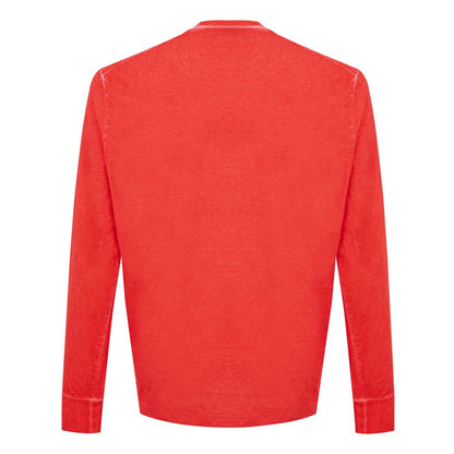 T-Shirt by Dsquared² for men in cotton red & print features an edgy silhouette, meticulously detailed with a sophisticated and crew neckline for a truly edgy finish.