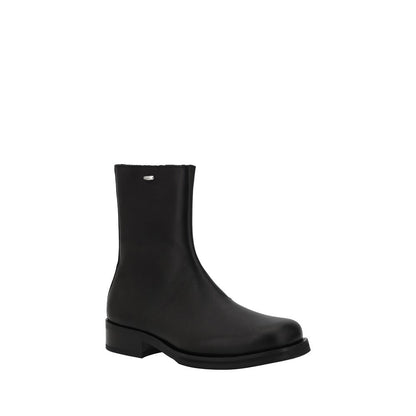 Ankle Winter Boots by Our Legacy for men in bos taurus calf leather black showcases a ergonomic silhouette from the Men's Bos Taurus Calf Leather Ankle Winter Boots collection, featuring a ergonomic block-heel and a ergonomic .