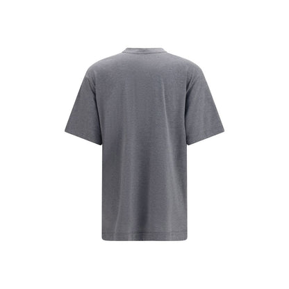 T-Shirt by Gucci for women in cotton & silk gray, white & print features an edgy silhouette, meticulously detailed with a sophisticated and crew neckline for a truly edgy finish.