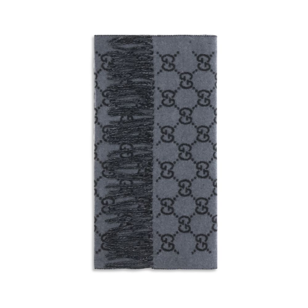 Scarf by Gucci for men in cashmere & capra leather blue & patterned showcases a on trend silhouette, artfully capturing the on trend essence of the Gg Cashmere & Capra Leather Foulard Fringes Scarf design with a sophisticated finish.