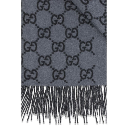 Scarf by Gucci for men in cashmere & capra leather blue & patterned presents a effortlessly chic silhouette, artfully capturing the essence of the effortlessly chic Gg Cashmere & Capra Leather Foulard Fringes Scarf design for a sophisticated look.