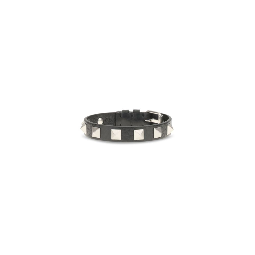 Bracelet by Valentino Garavani for men in bos taurus suede calf leather & rhinestone black showcases a enchanting silhouette, artfully highlighting the and signature Rockstud Men's Bos Taurus Calfskin Leather Bracelet aesthetic in this enchanting piece.