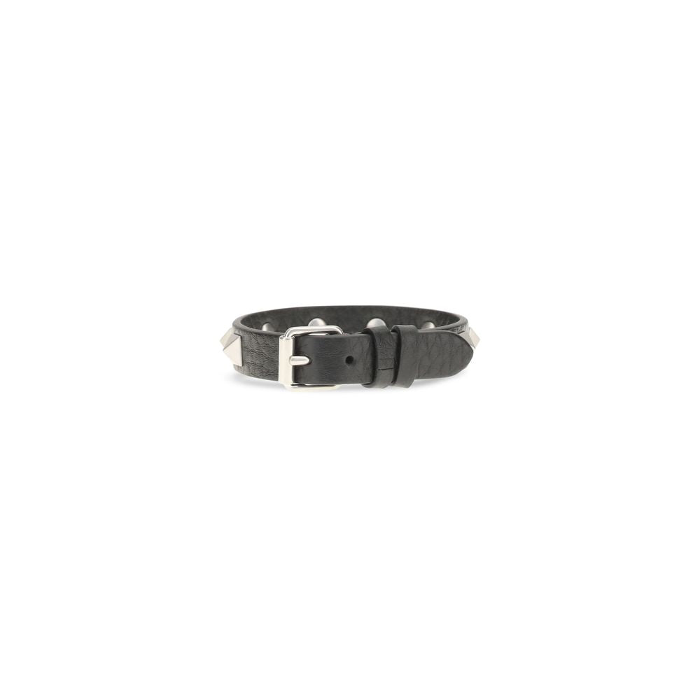This Bracelet by Valentino Garavani for men in bos taurus suede calf leather & rhinestone and black showcases a exquisite silhouette, highlighting the intricate from the Rockstud Men's Bos Taurus Calfskin Leather Bracelet collection for a exquisite aesthetic.