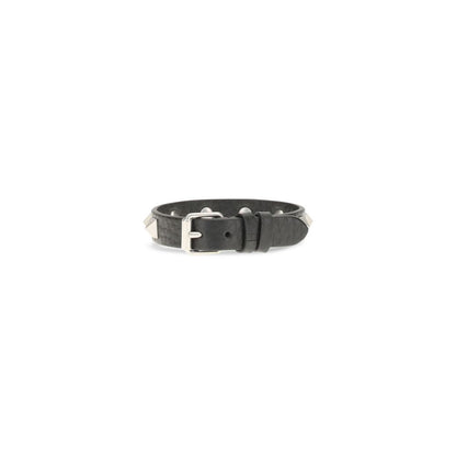 This Bracelet by Valentino Garavani for men in bos taurus suede calf leather & rhinestone and black showcases a exquisite silhouette, highlighting the intricate from the Rockstud Men's Bos Taurus Calfskin Leather Bracelet collection for a exquisite aesthetic.