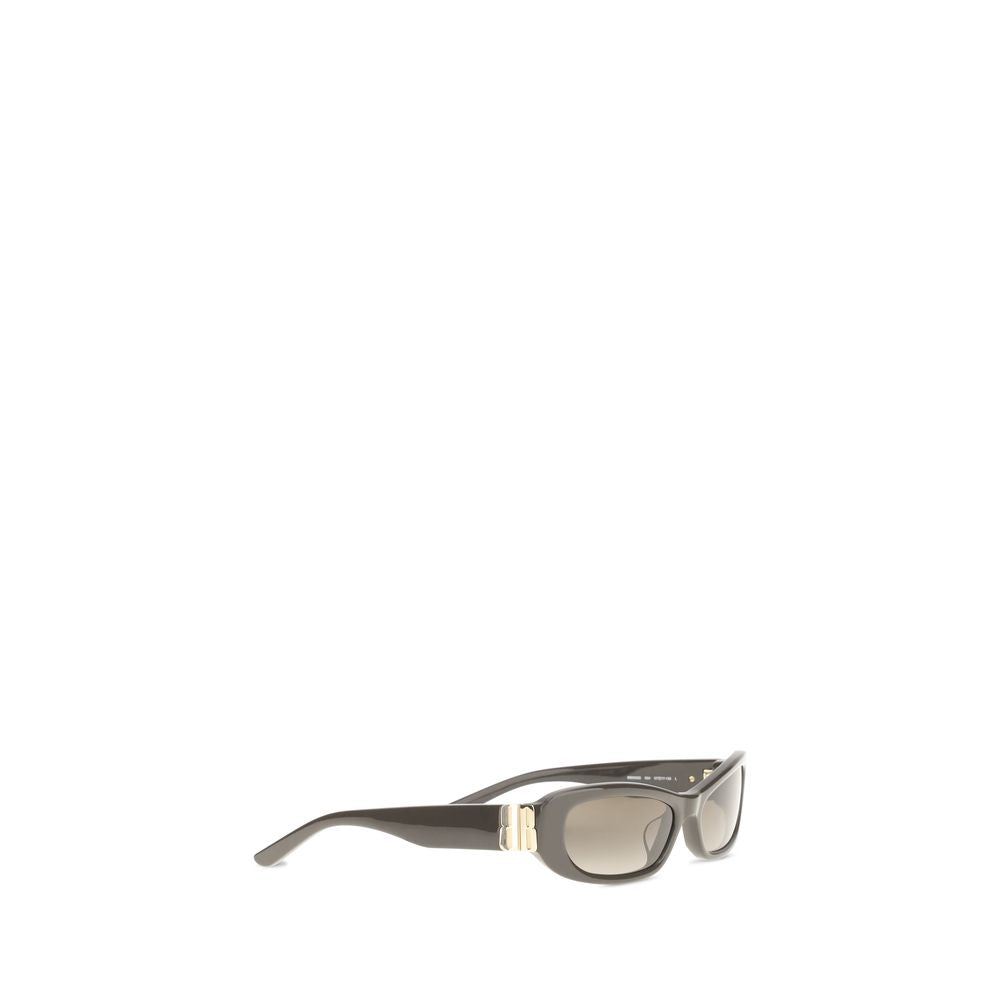 Sunglasses by Balenciaga for men in cotton and brown, gray & gold presents a enviable silhouette, featuring brown coloured frame and with for a enviable look.