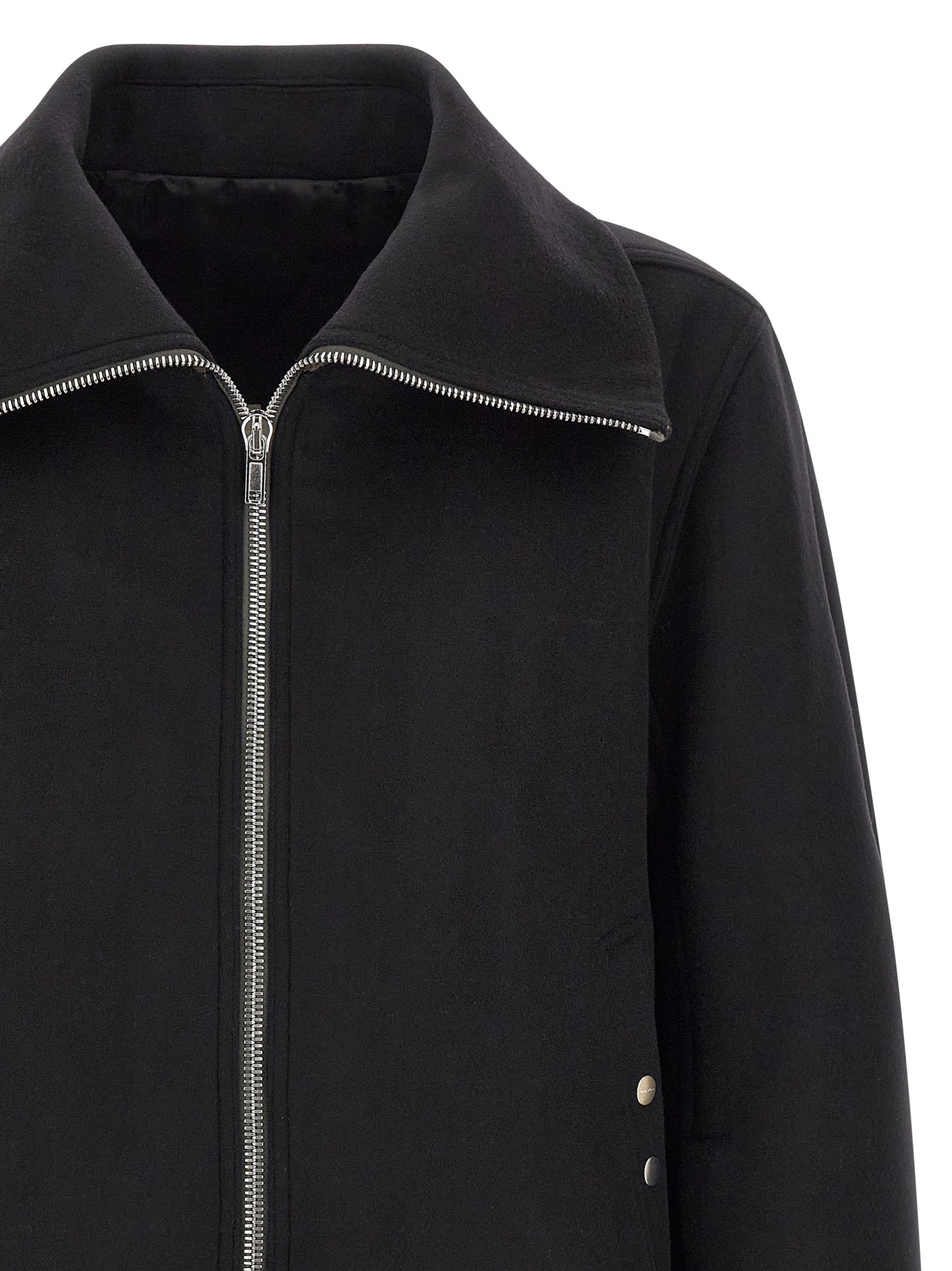 This Bomber Jacket by Rick Owens for men in virgin wool black exhibits a edgy silhouette, meticulously detailed with functional pockets and a edgy high-neck neckline for a edgy finish.