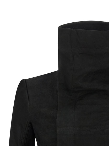 Jacket by Rick Owens for women in lambskin leather black showcases a enveloping silhouette, artfully detailed with a enveloping high-neck neckline and premium pockets & insulated for a truly enveloping finish.