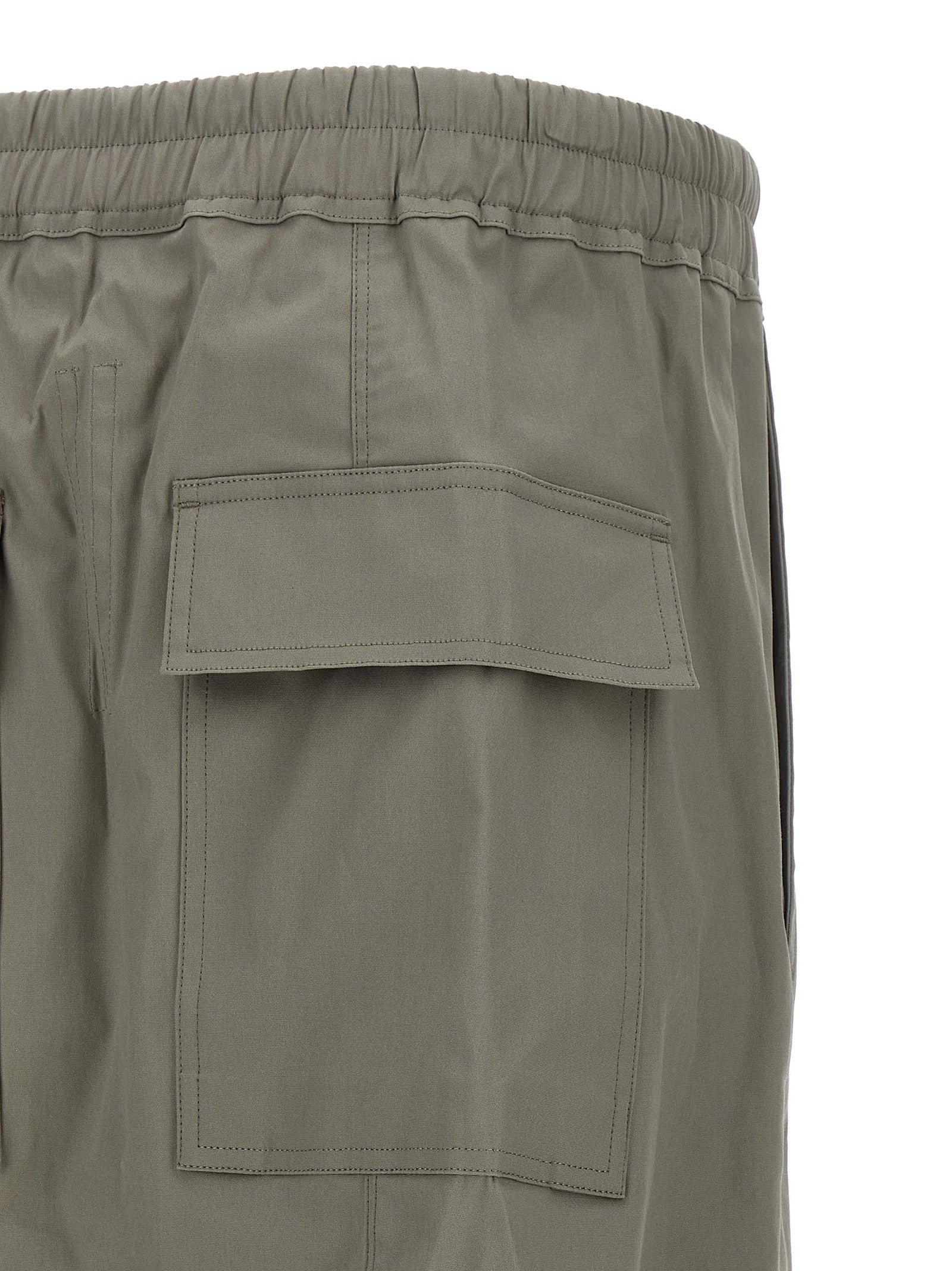 Trousers by Rick Owens for men in organic cotton gray presents a perennial silhouette, meticulously tailored with a cropped cut, cropped finish, and an elegant .