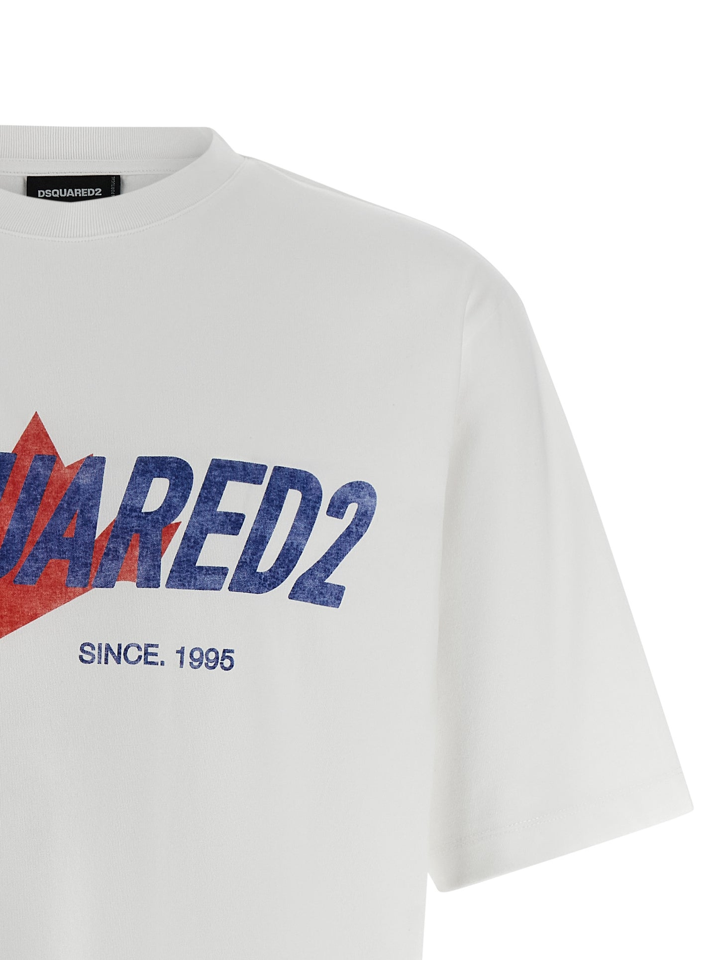T-Shirt by Dsquared² for men in cotton white & print features an on trend silhouette, perfectly showcasing a on trend and crew neckline for an elevated aesthetic.