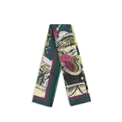 Scarf by Burberry for men in silk twill bicolour & print presents a cosy silhouette, artfully capturing the sophisticated design and premium aesthetic of the Silk Twill Scarf.