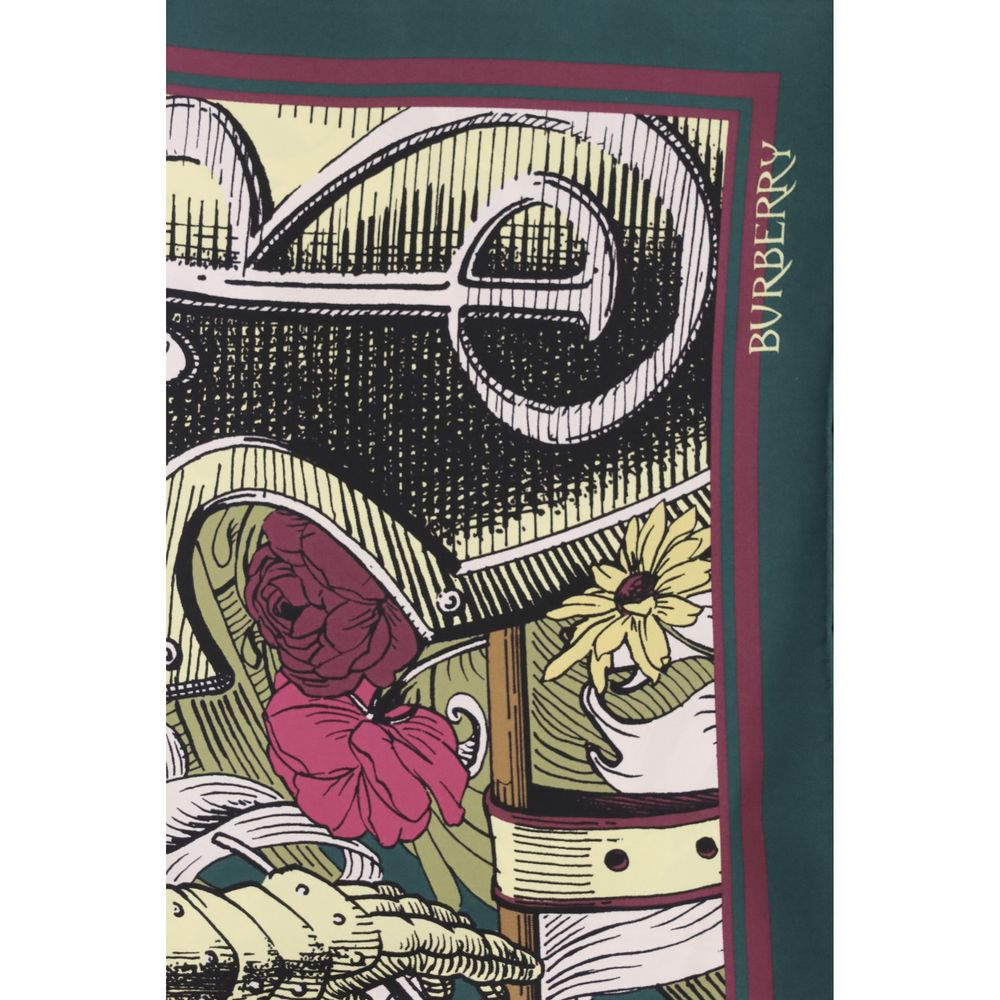 Scarf by Burberry for men in silk twill bicolour & print showcases a eye catching silhouette, artfully capturing the essence of the eye catching Silk Twill Scarf design for a sophisticated look.