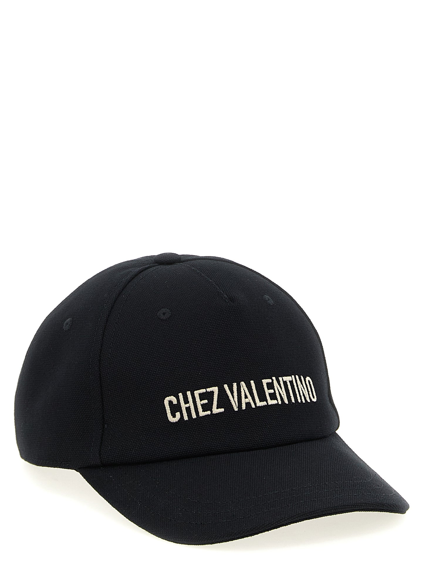 This Baseball Cap by Valentino Garavani for men in cotton black presents a distinguished silhouette, meticulously showcasing the signature aesthetic and high-end profile of the Cotton Baseball Cap.