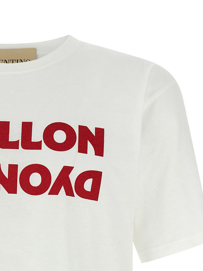 T-Shirt by Valentino Garavani for men in cotton white & print features an on trend silhouette, perfectly showcasing a on trend and for an elevated aesthetic.
