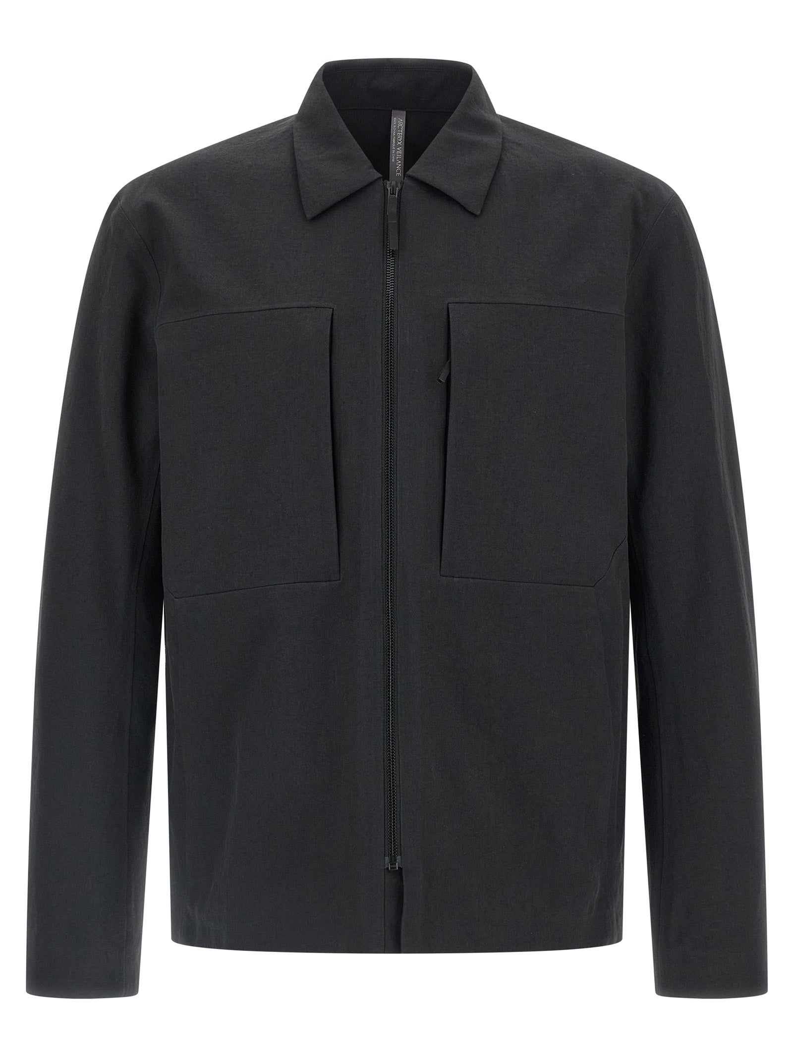 Overshirt by Arc'teryx Veilance for men in polyester black showcases a sleek silhouette, elegantly detailed with a sleek and for a sleek finish.