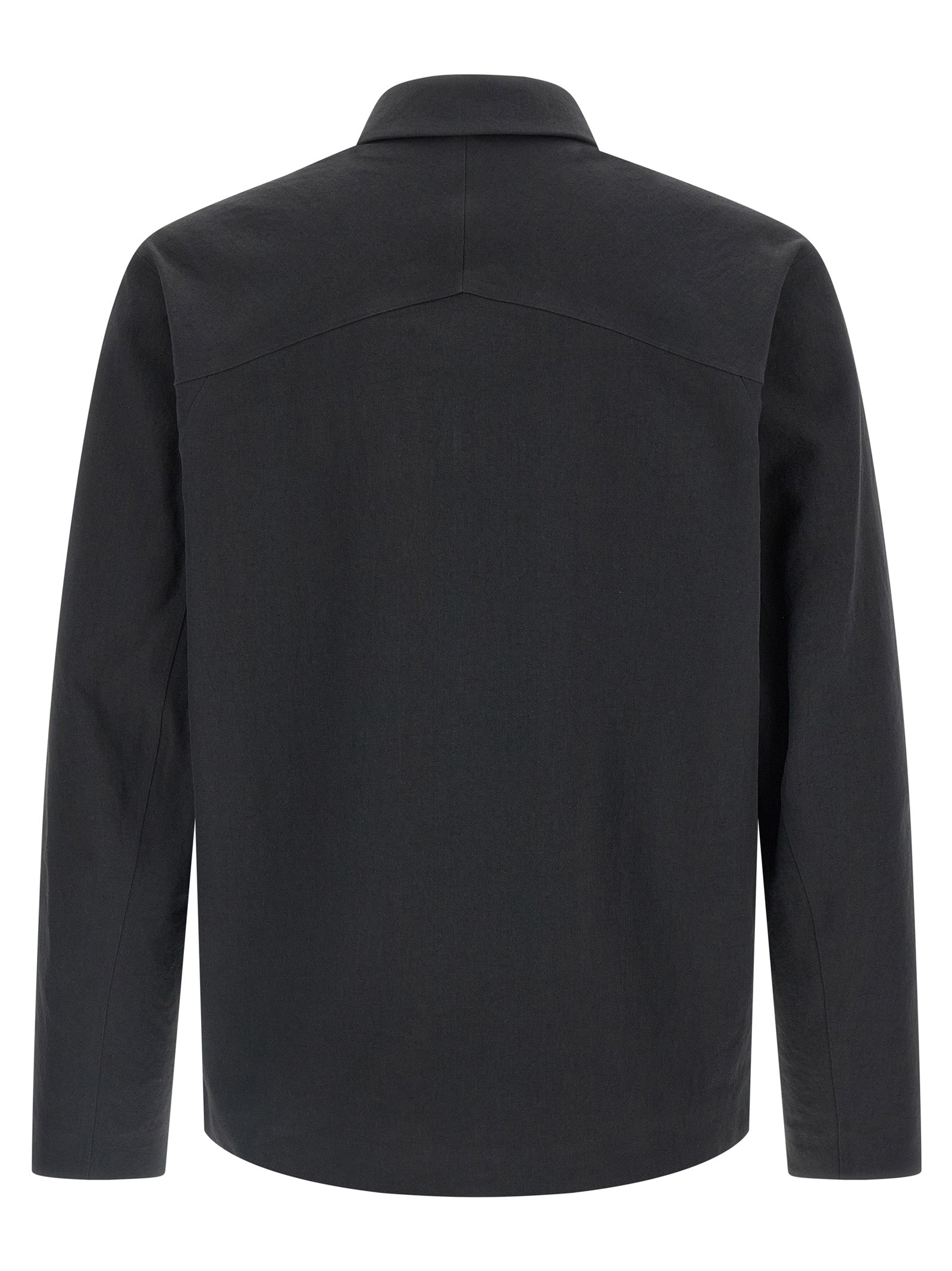 Overshirt by Arc'teryx Veilance for men in polyester black showcases a sublime silhouette, artfully detailed with a sublime and for a sophisticated, sublime finish.