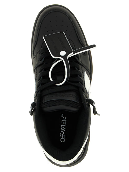 Sneakers by Off-White for men in polyester rubber leather bicolour, black, white & signature presents a impeccable silhouette as Men's Low Top Polyester Rubber Leather Sneakers, expertly defined by a impeccable low-top style for a impeccable, high-fashion look.