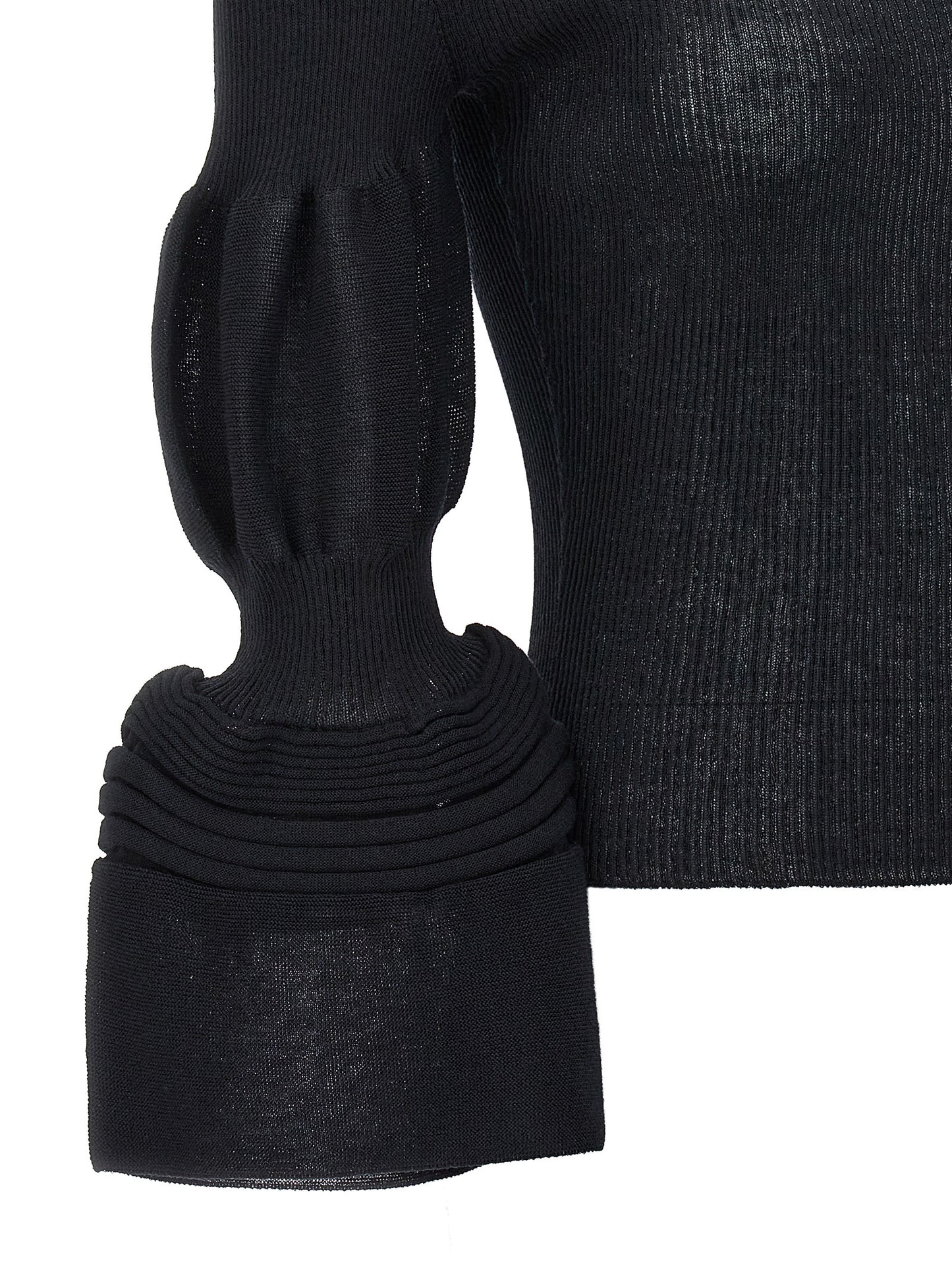 Sweatshirt by Issey Miyake for women in ramie & polyester black features an enviable silhouette, showcasing a premium and refined for a truly enviable finish.