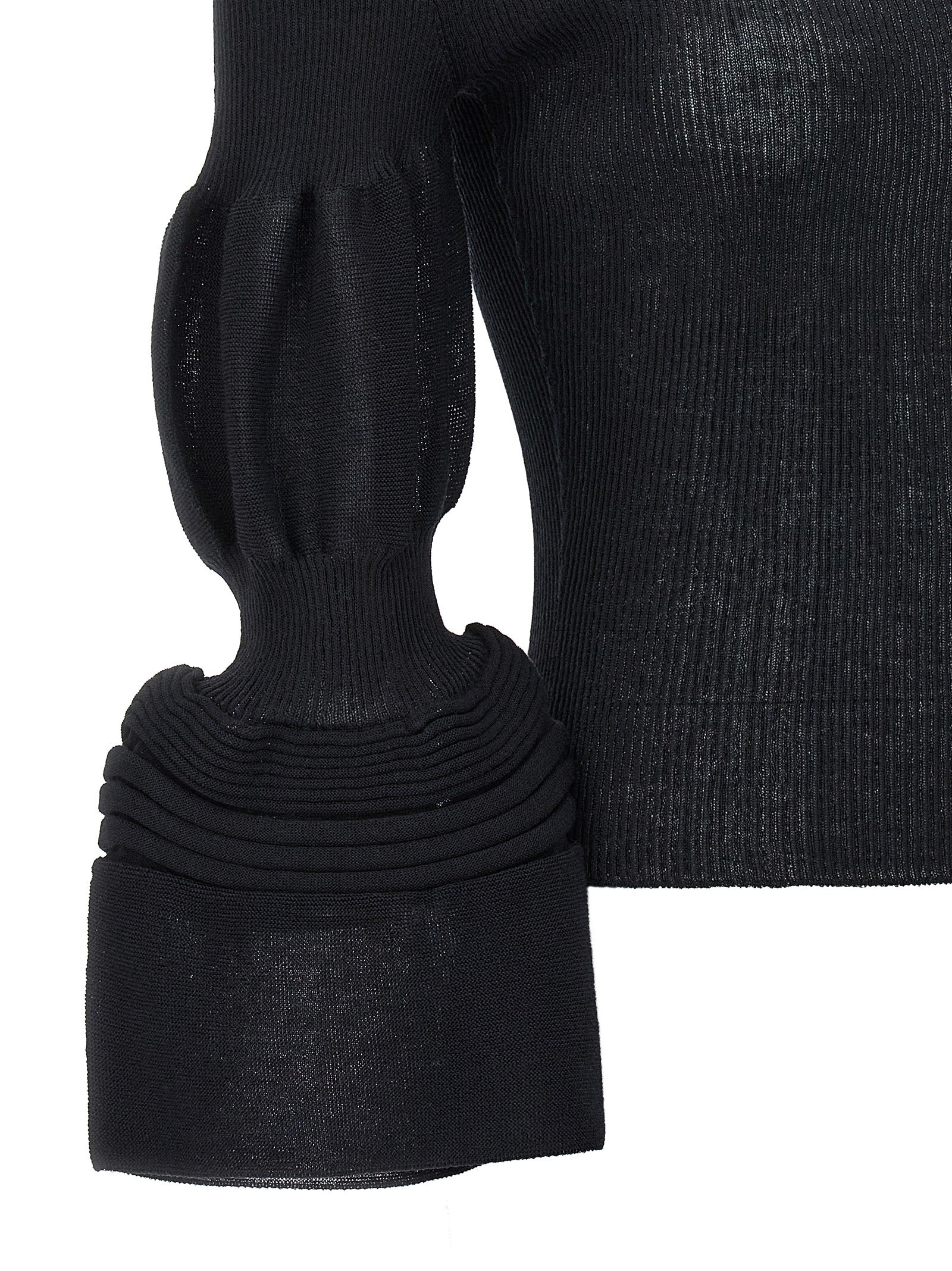Sweatshirt by Issey Miyake for women in ramie & polyester black features an enviable silhouette, showcasing a premium and refined for a truly enviable finish.