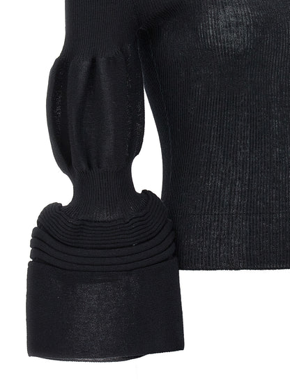 Sweatshirt by Issey Miyake for women in ramie & polyester black features an enviable silhouette, showcasing a premium and refined for a truly enviable finish.