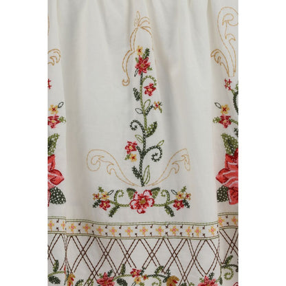 T-Shirt by FARM RIO for women in linen & viscose multicolor & floral showcases a unassuming silhouette, artfully detailed with a refined and unassuming for a sophisticated, contemporary look.