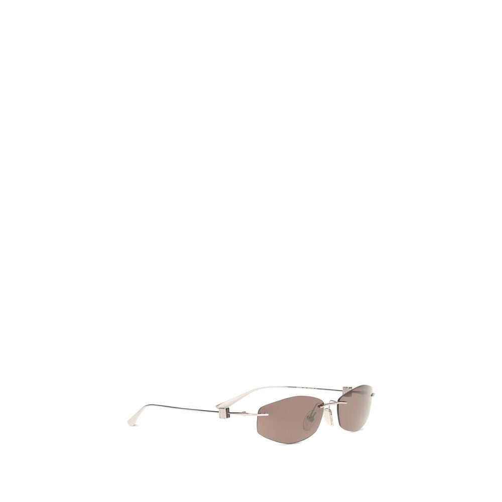 Sunglasses by Balenciaga for men in suede leather and silver presents a enviable silhouette, featuring silver coloured frame and oval geometric frame design with for a enviable look.